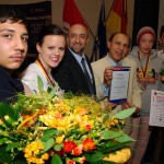 Von links nach rechts die Sieger vom BC Hanseat: Kadir Saim, Elena Qinta, Kabir Ahmed, Hussein Ismail, Calota Hansen und Bujar Aliar mit ihren Preisen und Medaillen.
