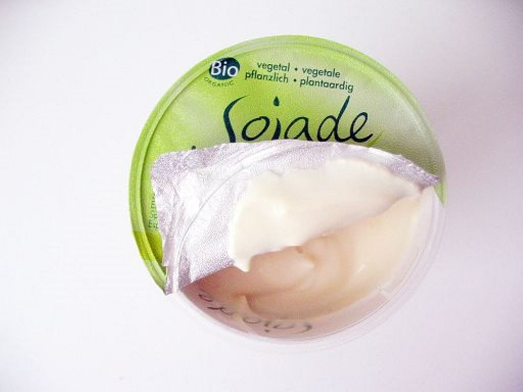 512px-Sojade-organic-lactosefree-vegan-additive-free-soy-yogurt-from-Germany-400g-pint-1024px