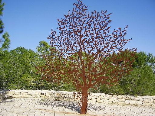 Foto: neues Denkmal zum Widerstand @צילום:ד"ר אבישי טייכר [CC-BY-2.5 (http://creativecommons.org/licenses/by/2.5)], via Wikimedia Commons