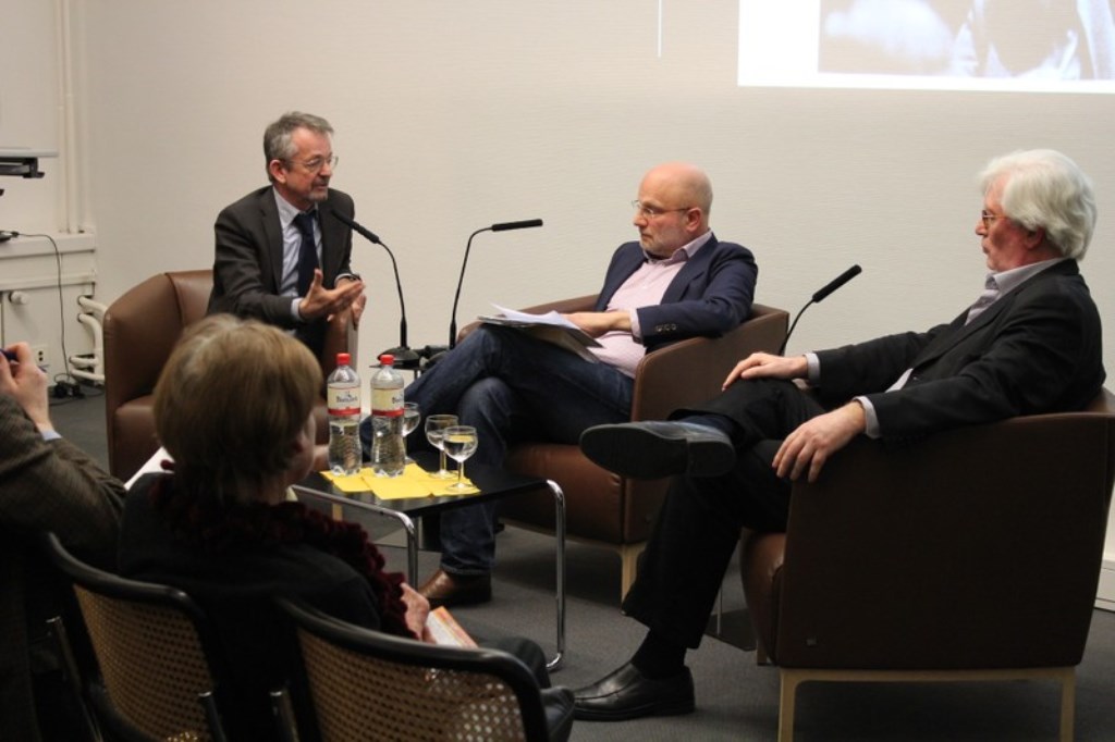 Christopher Hein, Moderator Dr. Gerd Hankel und Dr. Wolfgang Kraushaar vom Hamburger Institut für Sozialforschung beim Publikumsgespräch.