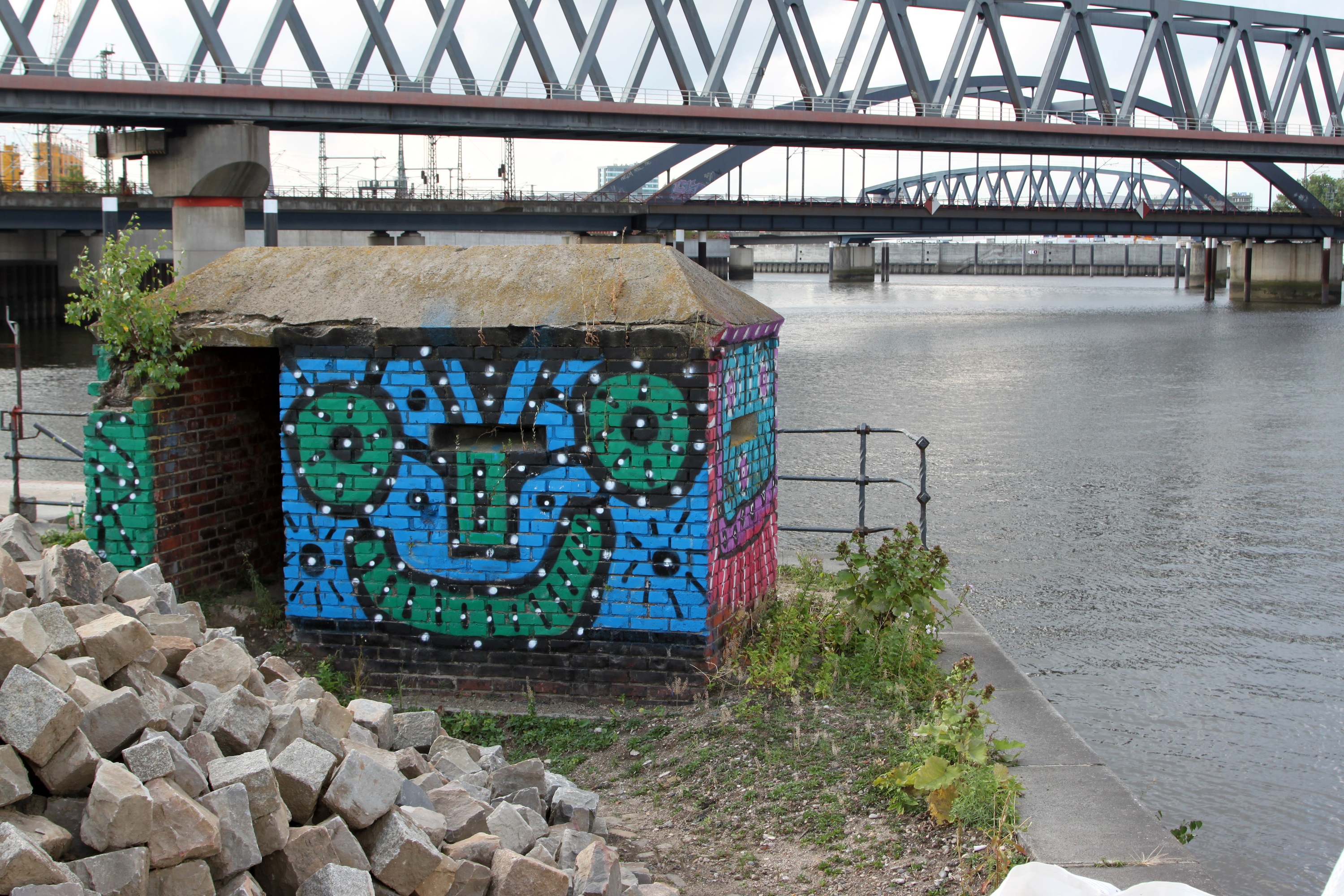 Oz Graffiti an der Elbe Foto: Theo Bruns